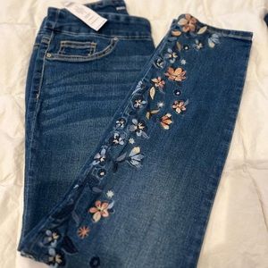 NWT Chico’s Floral Embroidered Denim Pull On Jegging Size 00R (US Size 2)